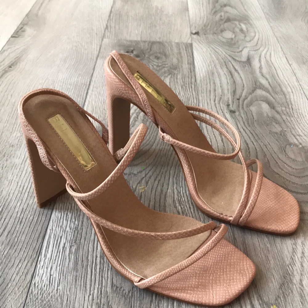 Billini Diaz Blush Lizard Strappy Block Slip On Heels Sandals Size 9 - Worn once